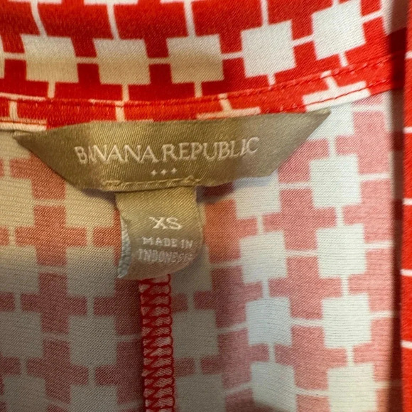 Banana Republic Women’s Sleeveless XS V- neck with Tie in‎ the front - Picture 2 of 5
